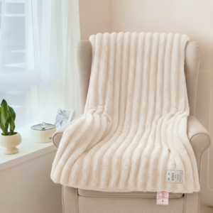 Plaid et coussin fausse fourrure - Blanc
