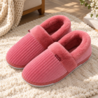 Chaussons roses en pilou pilou