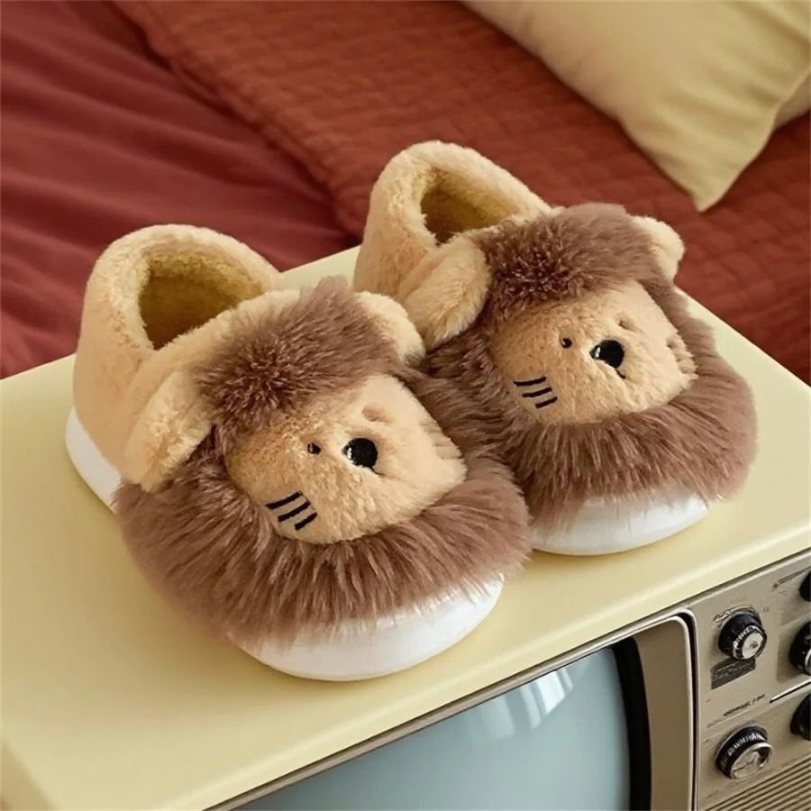 Chaussons lion en peluche à crinière - vue 1 Chaussons lion en peluche à crinière - vue 1