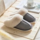 Mules femme grises en pilou pilou à col fourrure - vue 1